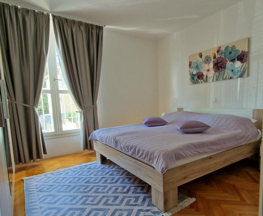 Apartment Dina Оміш Екстер'єр фото