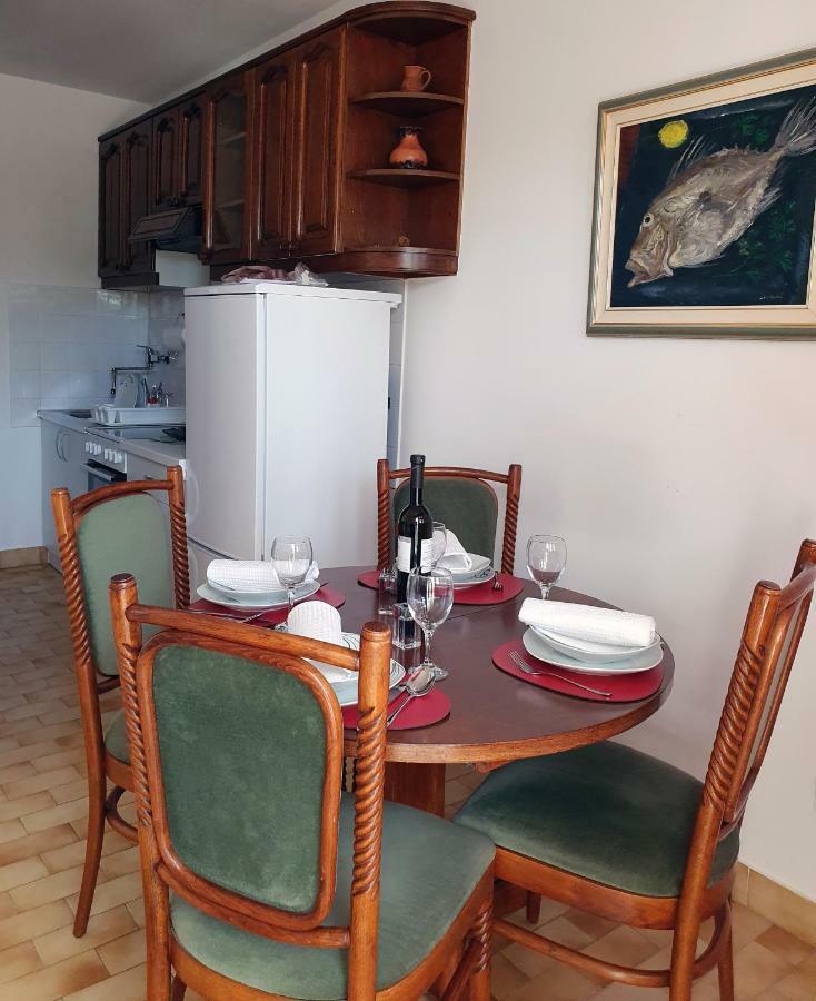 Apartment Dina Оміш Екстер'єр фото
