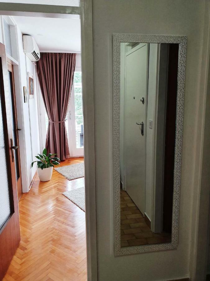 Apartment Dina Оміш Екстер'єр фото