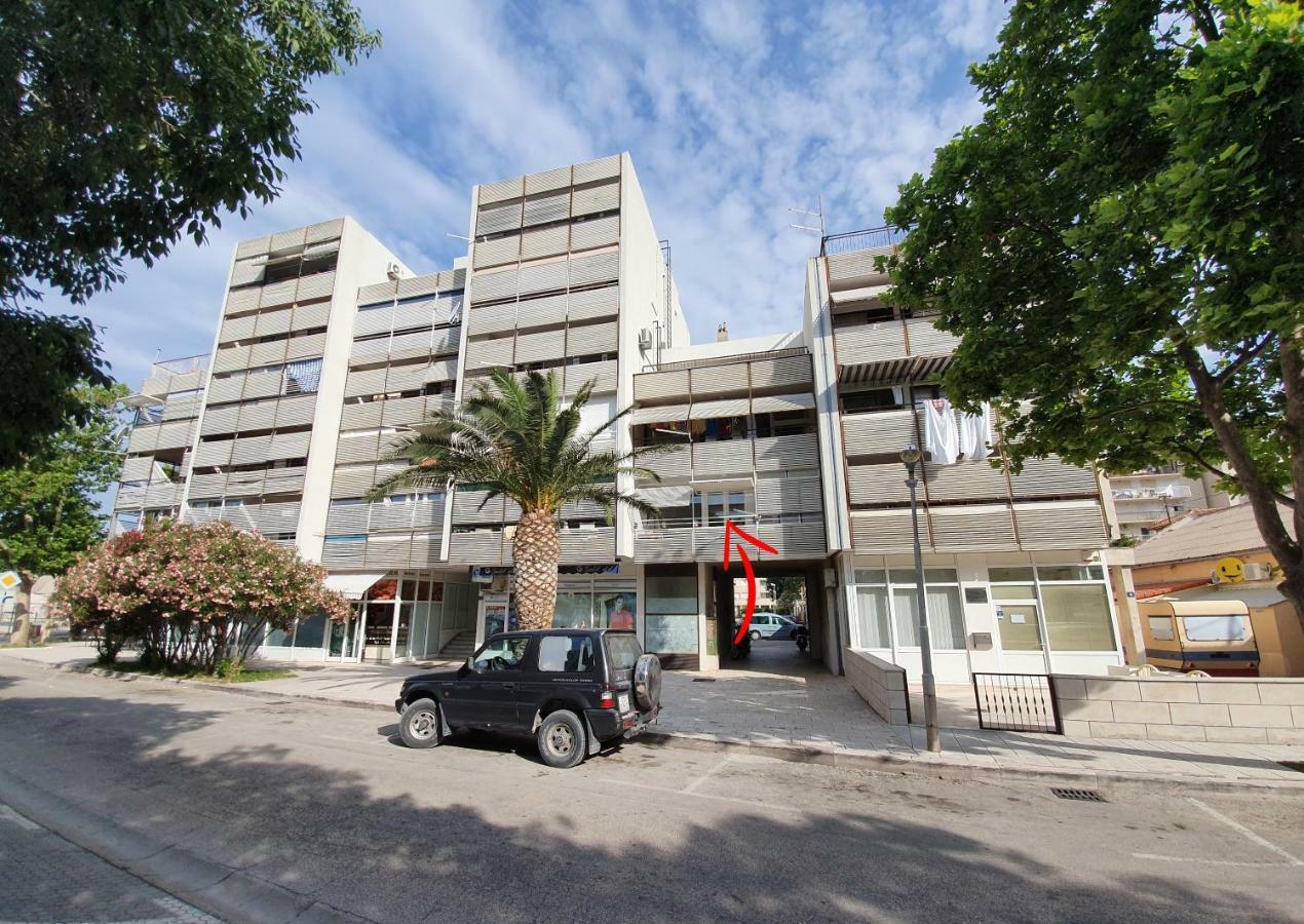 Apartment Dina Оміш Екстер'єр фото